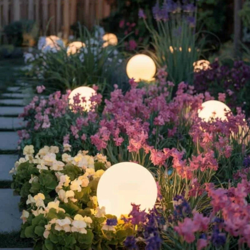 Kugelförmige Gartenleuchte