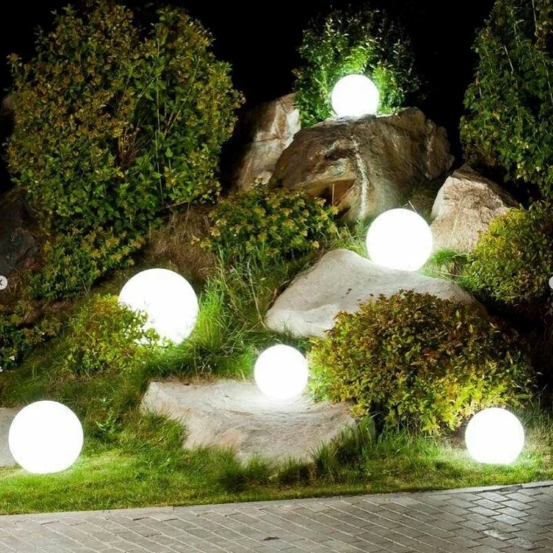 Kugelförmige Gartenleuchte