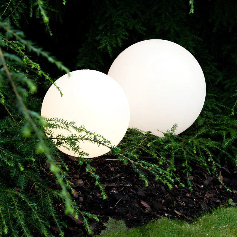 Kugelförmige Gartenleuchte