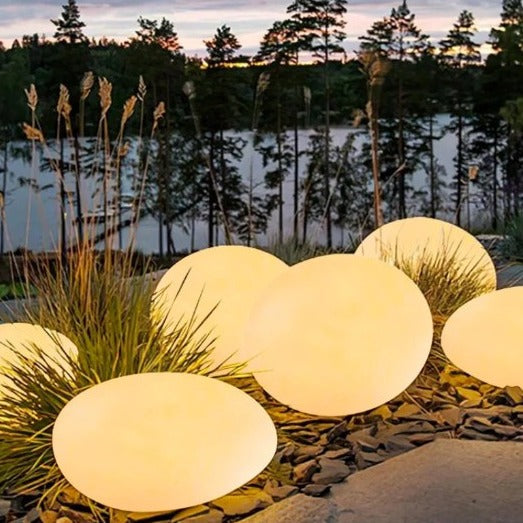 Gartenleuchte in Kieselstein-Optik